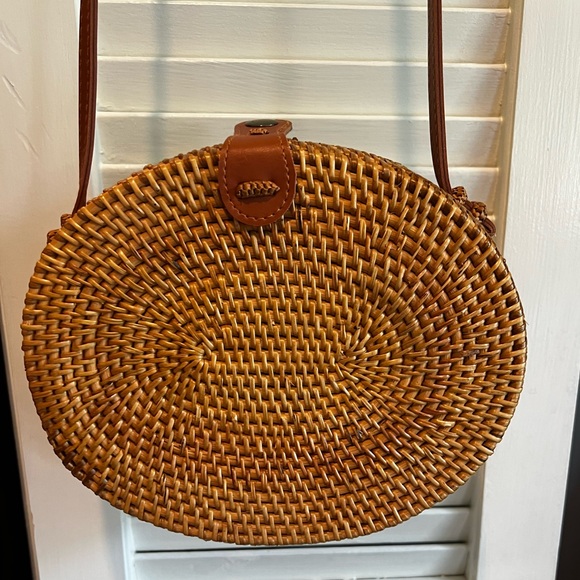 Woven Rattan Wicker Basket Crossbody Bag - Picture 7 of 8